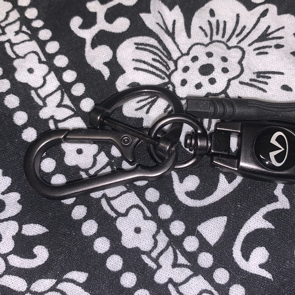 Infinity Keychain - Picture 3 of 5